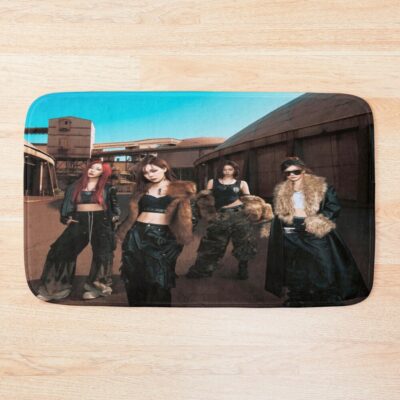 Aespa Luxury High-Fashion Styling Bath Mat