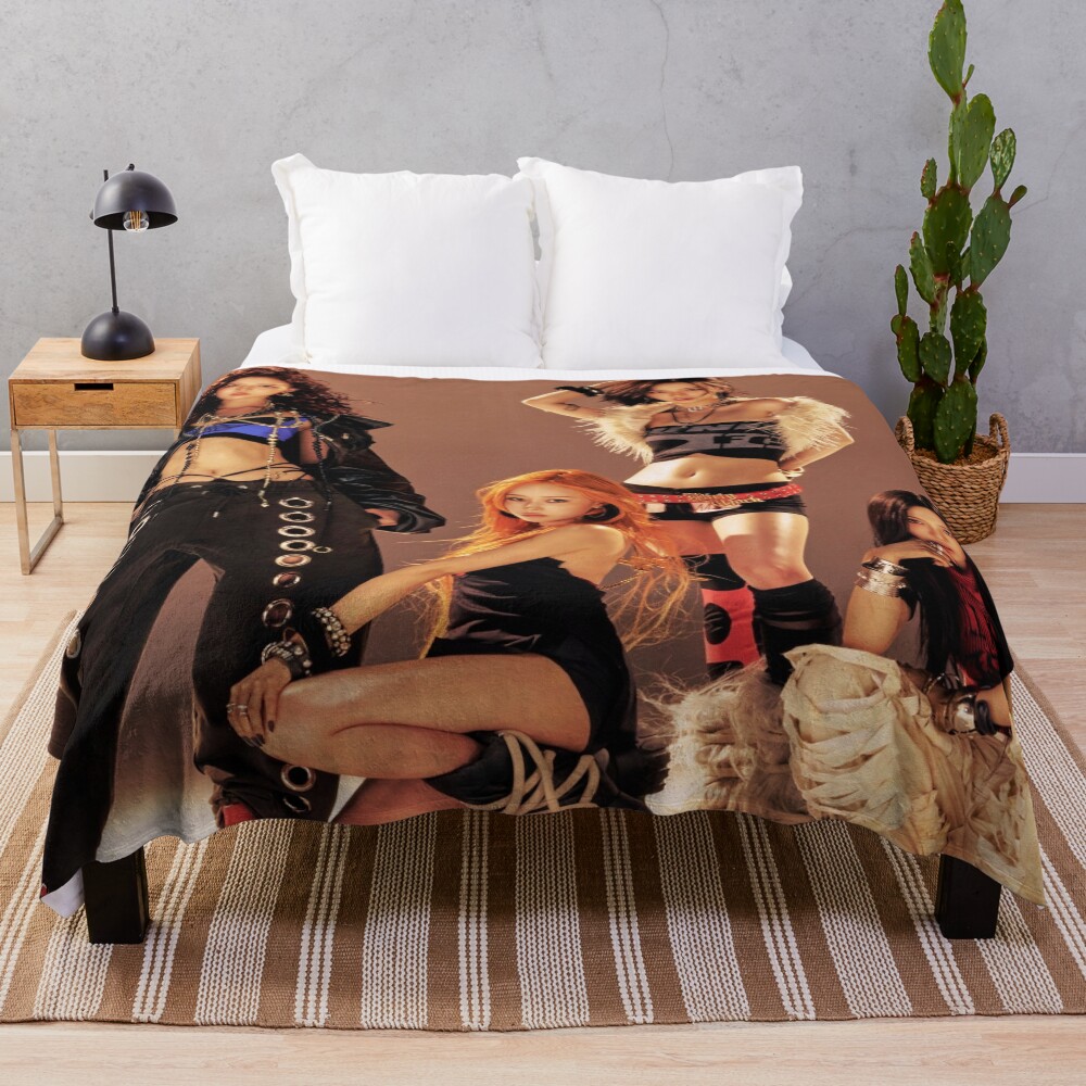 Aespa Throw Blanket