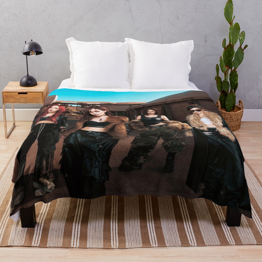 Aespa Throw Blanket