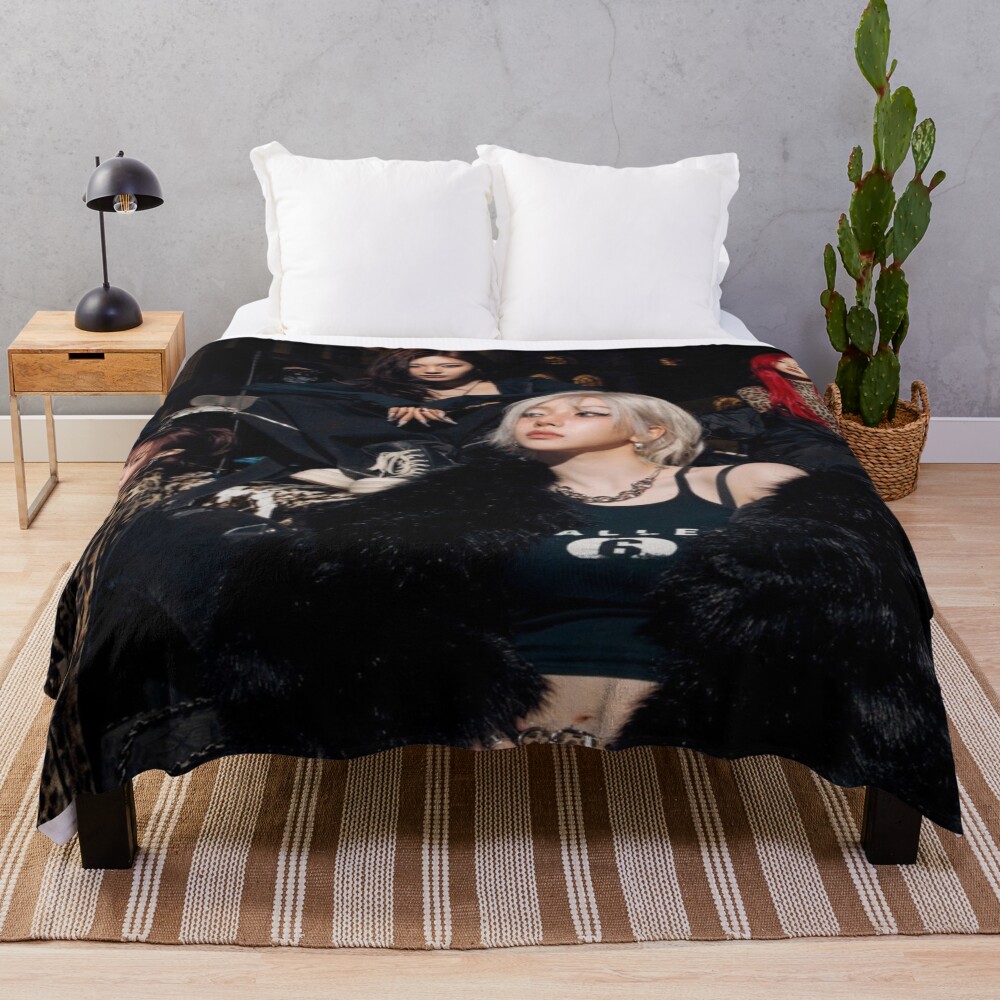 Aespa Throw Blanket