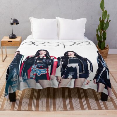 Aespa Throw Blanket